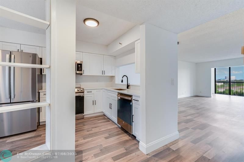 2200 S Cypress Bend Dr #604, Pompano Beach, Florida image 3