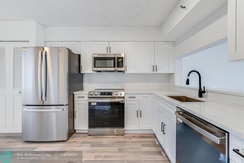 2200 S Cypress Bend Dr #604, Pompano Beach, Florida image 5
