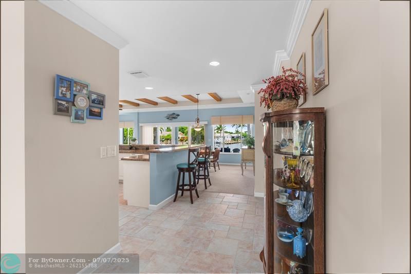 Kitchen with convenient Snackbar