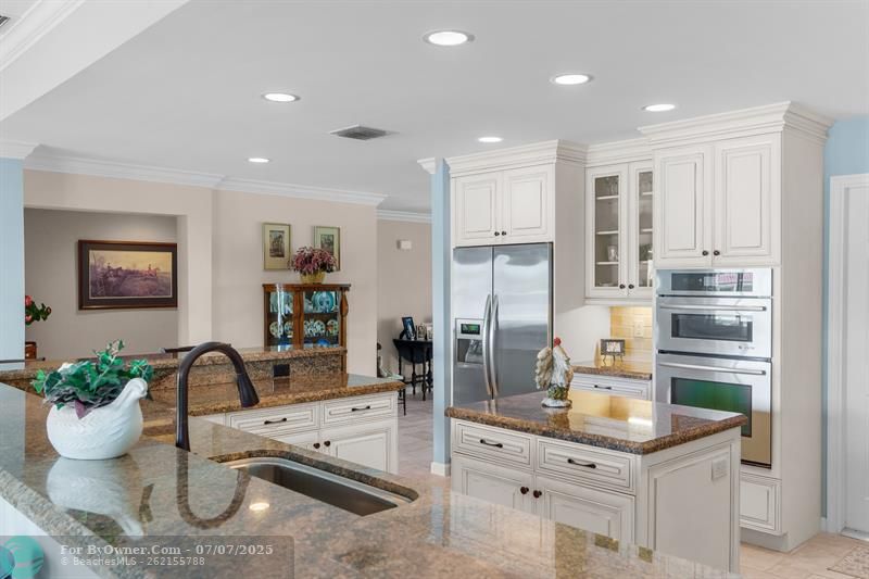 Beautiful kitchen layout with Center Island for storage