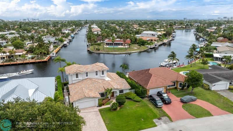 Opportunity to enjoy the benefits of a rare Intersecting Canal View