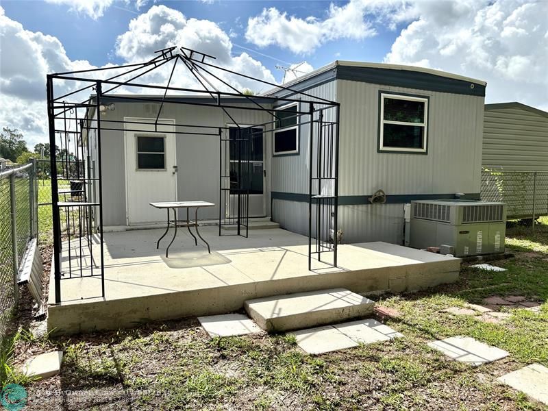 Extra patio with hard metal (only) canopy included
