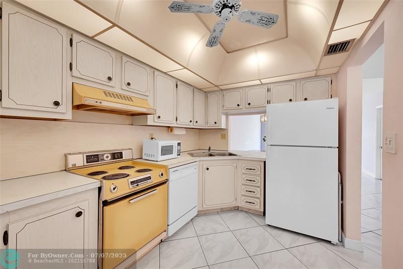 860 SE 6th Ave #304, Deerfield Beach, Florida image 16