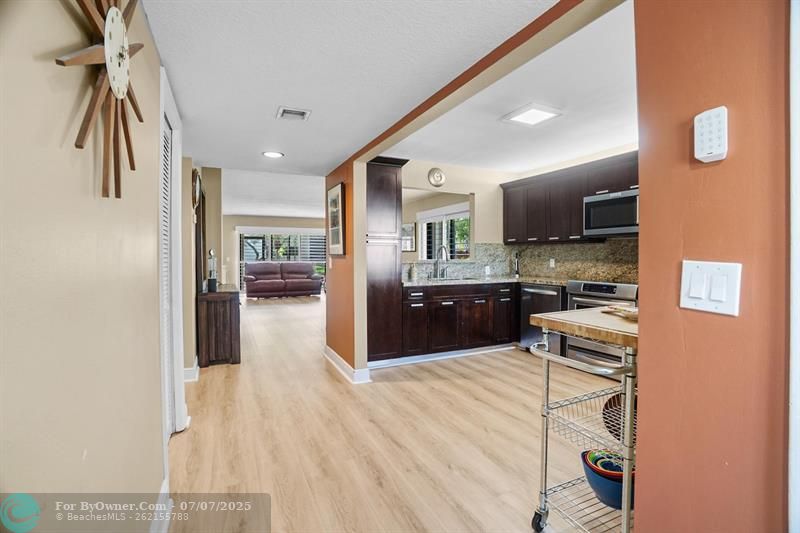 410 Lakeview Dr #104, Weston, Florida image 5