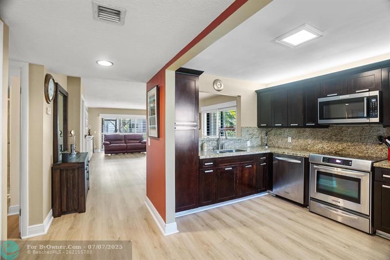 410 Lakeview Dr #104, Weston, Florida image 6