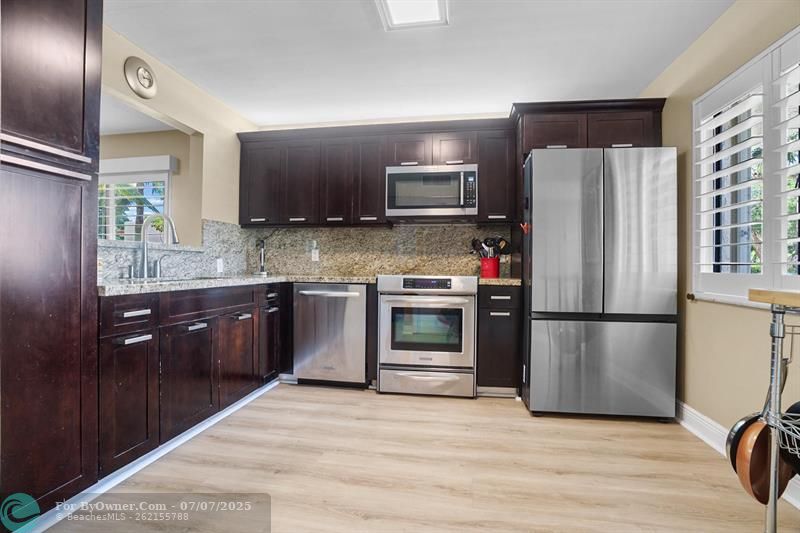 410 Lakeview Dr #104, Weston, Florida image 7