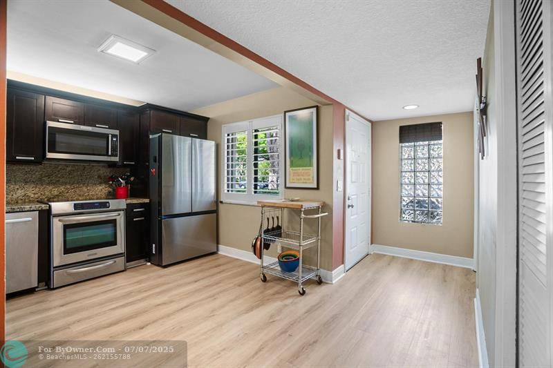 410 Lakeview Dr #104, Weston, Florida image 8