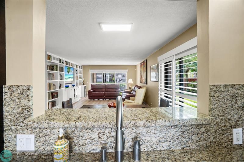 410 Lakeview Dr #104, Weston, Florida image 9