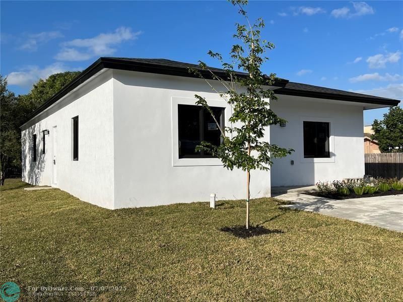 Single Family, Deerfield Beach, Florida image 3