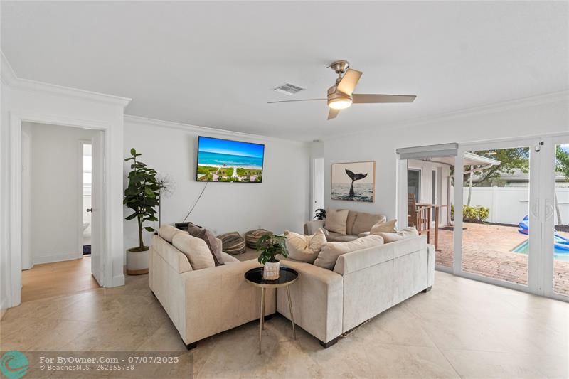 261 SE 8th St, Pompano Beach, Florida image 7