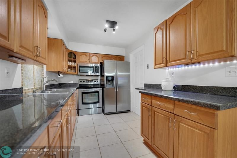 8107 NW 93rd Ter, Tamarac, Florida image 12