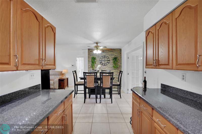 8107 NW 93rd Ter, Tamarac, Florida image 13