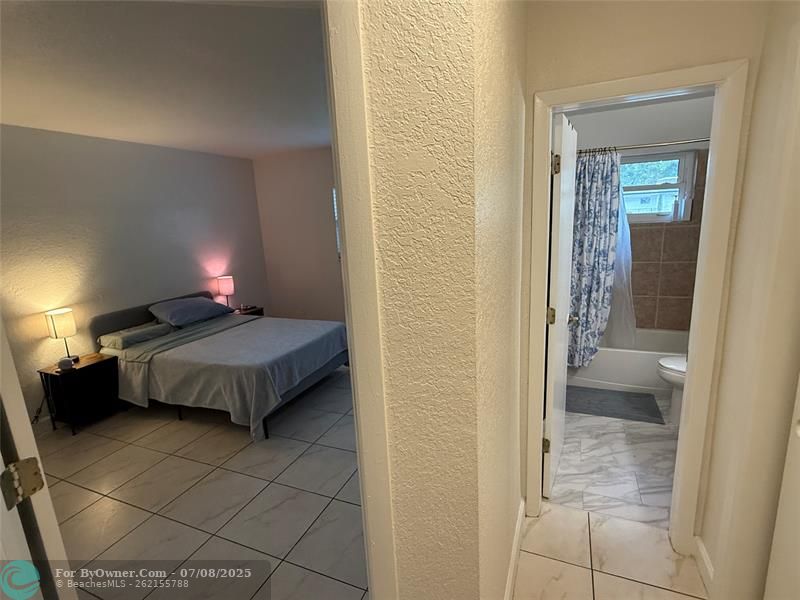 2607 NE 8th Ave #22, Wilton Manors, Florida image 8