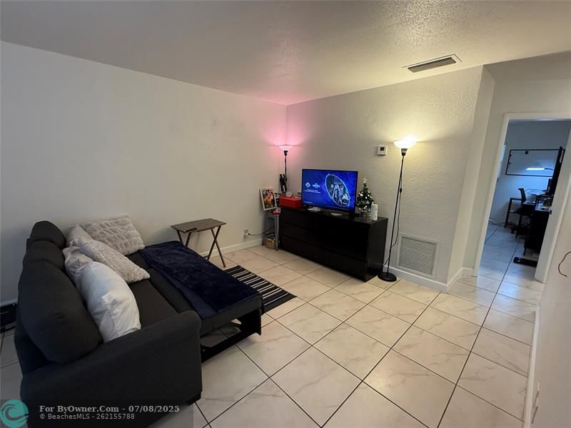 2607 NE 8th Ave #22, Wilton Manors, Florida image 10