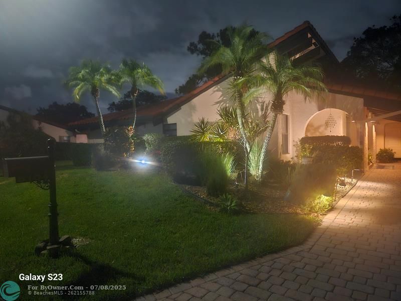 Stunning outdoor lighting to enhance your curb side view!