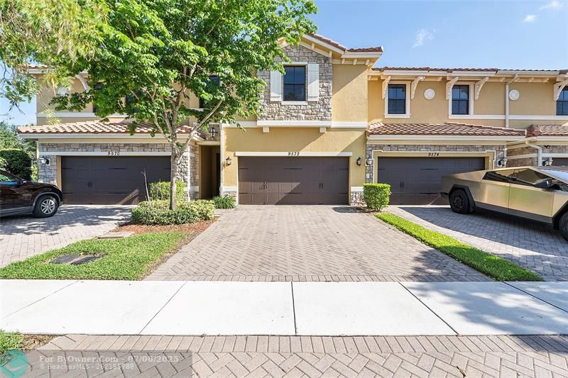 9572 Town Parc Circle North, Parkland, Florida image 1