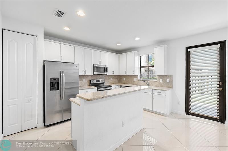 9572 Town Parc Circle North, Parkland, Florida image 15