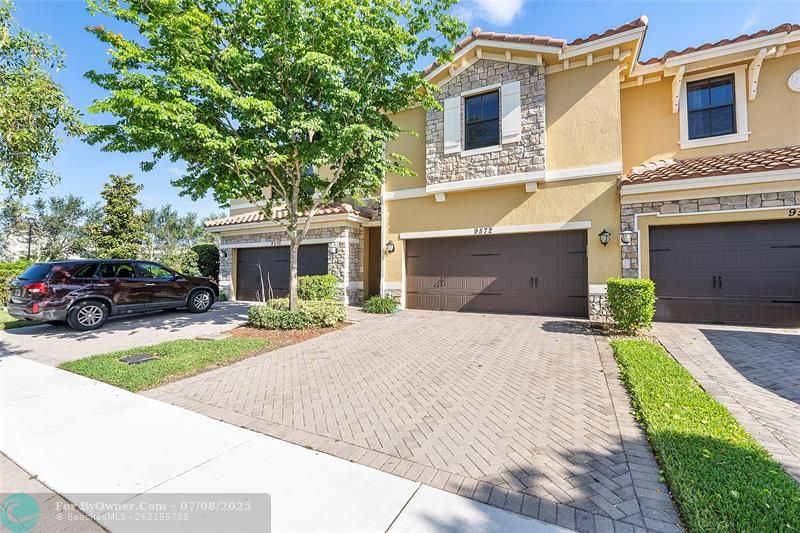 9572 Town Parc Circle North, Parkland, Florida image 4