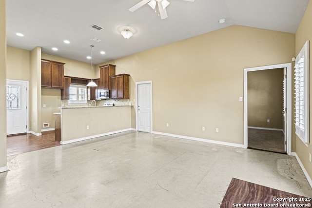118 Navarro Crossing #1B, Seguin, Texas image 9