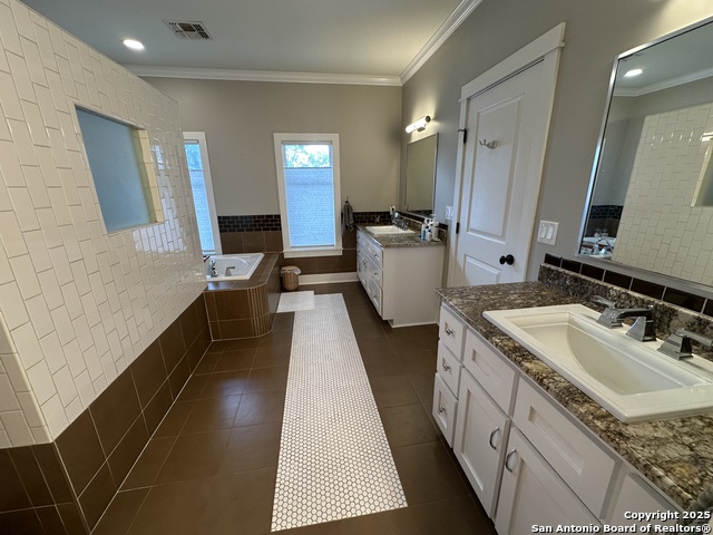 137 Katherine Ct # B, Alamo Heights, Texas image 18