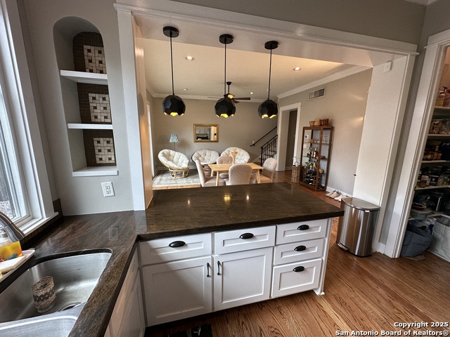 137 Katherine Ct # B, Alamo Heights, Texas image 7