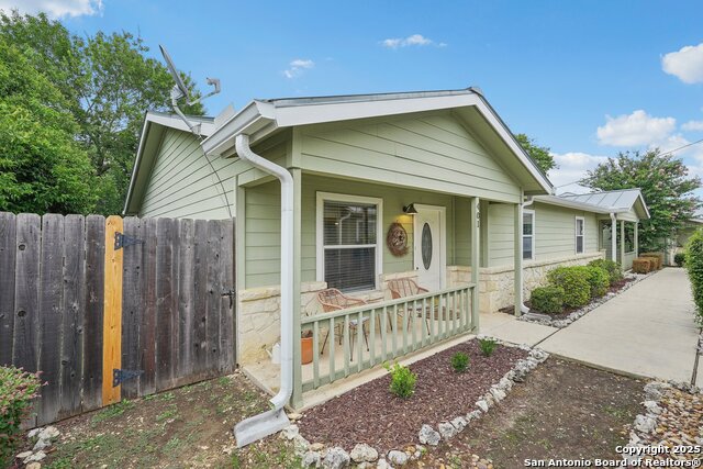 121 S Plant Ave #APT 4, Boerne, Texas image 2