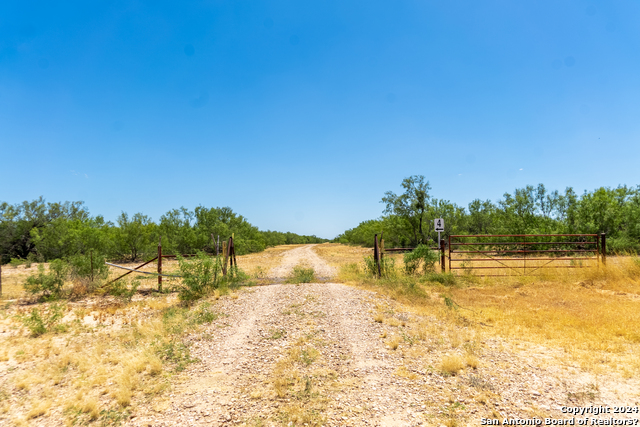 1 Fm 1025, Crystal City, Texas image 22
