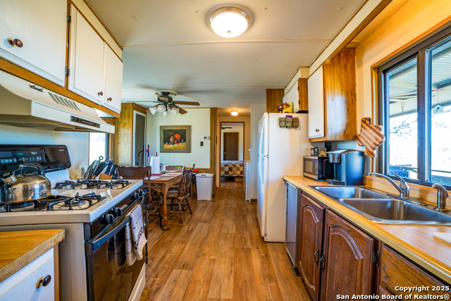 988 Cr 108, Floresville, Texas image 12