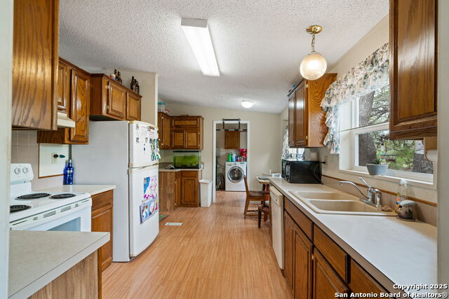 3217 Bruce Road, Poteet, Texas image 7