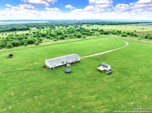 562 County Road 205, Floresville, Texas image 8