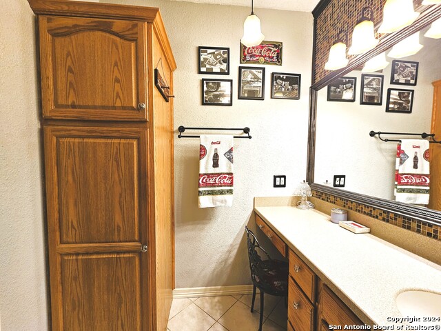 804 County Road 6612, Devine, Texas image 22
