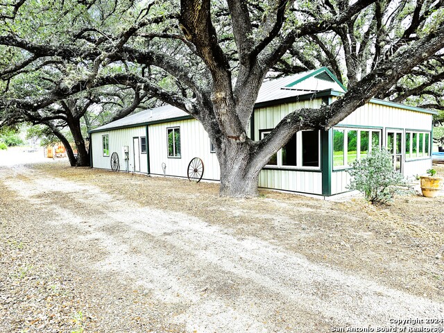 804 County Road 6612, Devine, Texas image 9