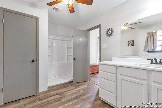 3375 County Road 3700, Dilley, Texas image 22