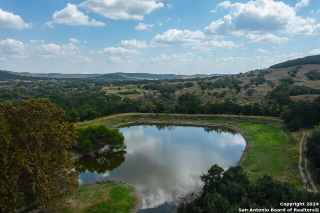 464 Mustang Pass, Bandera, Texas image 27