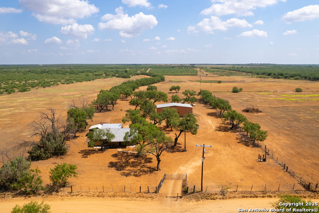 000 County Road 4850, Dilley, Texas image 36
