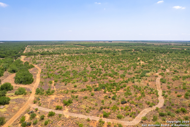 000 County Road 4850, Dilley, Texas image 39