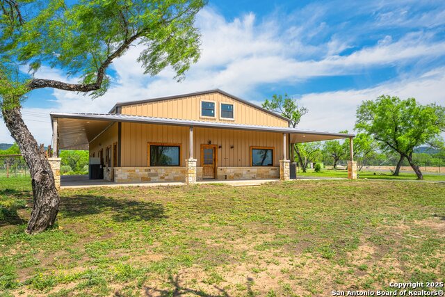 1065 B & R, Utopia, Texas image 15