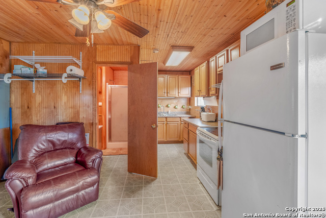 932 Shin Oak, Menard, Texas image 7