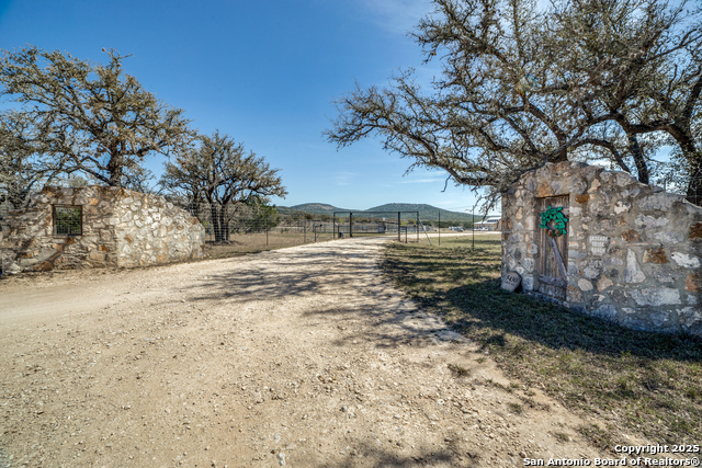5430 Cr-111, Utopia, Texas image 3