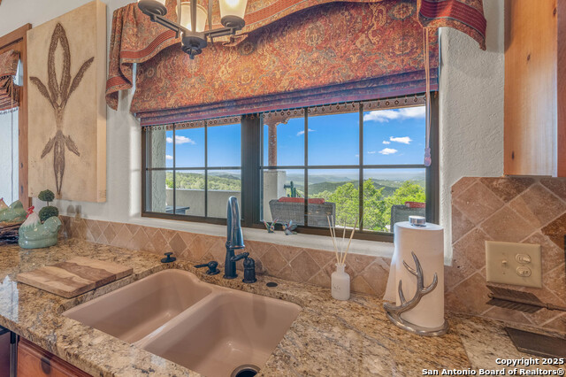 12080 W Ranch Road 337, Camp Wood, Texas image 13