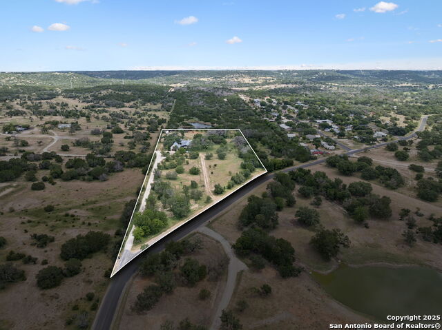 452 Stoneleigh Rd, Center Point, Texas image 2