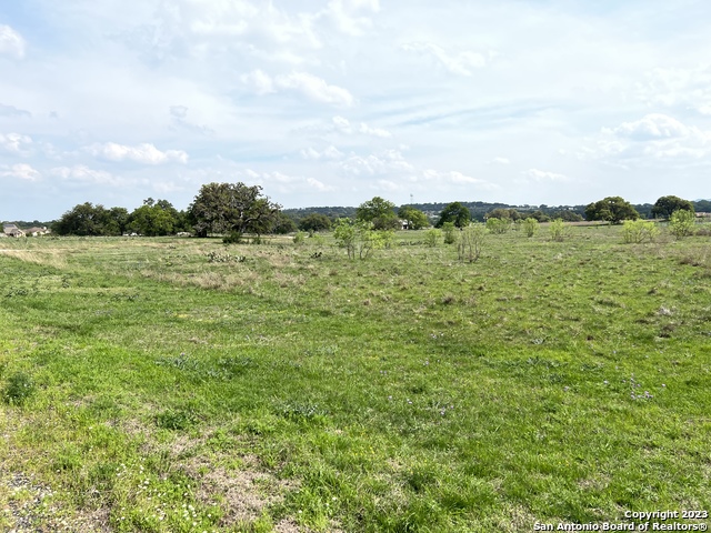 1060 Martingale Trail, Bandera, Texas image 6