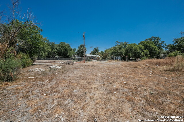 208 Henry St, San Antonio, Texas image 6
