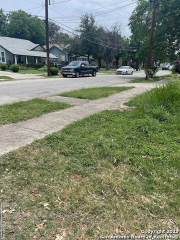 812 W Hollywood Ave, San Antonio, Texas image 4