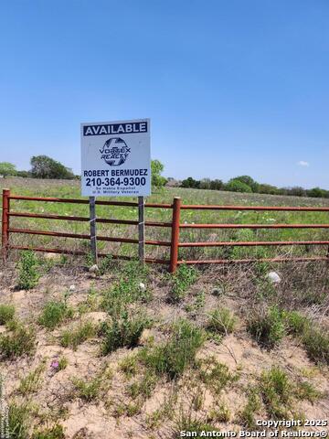 LOT 3 Cr 6723, Natalia, Texas image 9