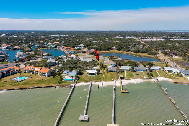 2717 Lakeview Dr, Rockport, Texas image 4