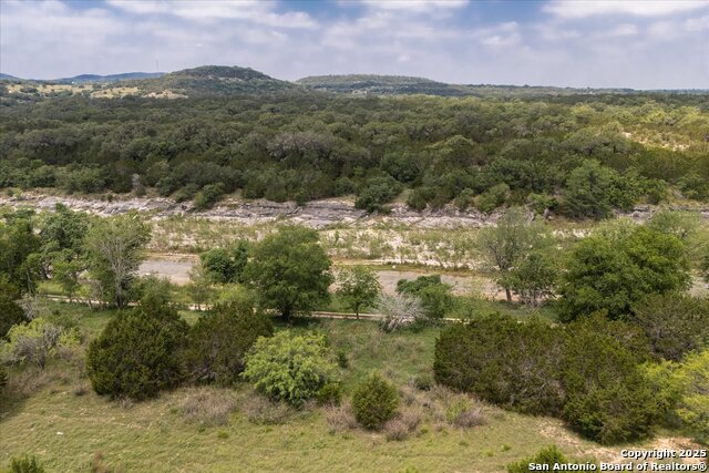 000 Oakridge Trail, Pipe Creek, Texas image 2