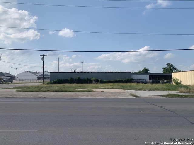124 W Kingsbury, Seguin, Texas image 1