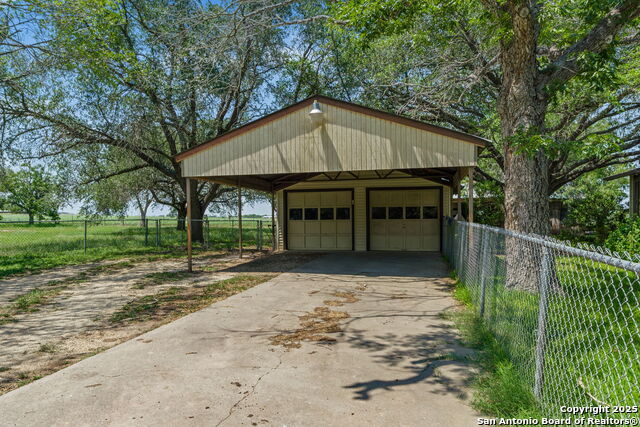 11831 James, Adkins, Texas image 17