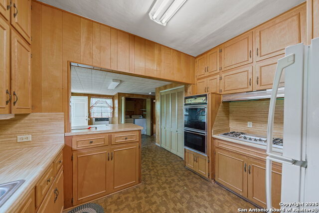 11831 James, Adkins, Texas image 22